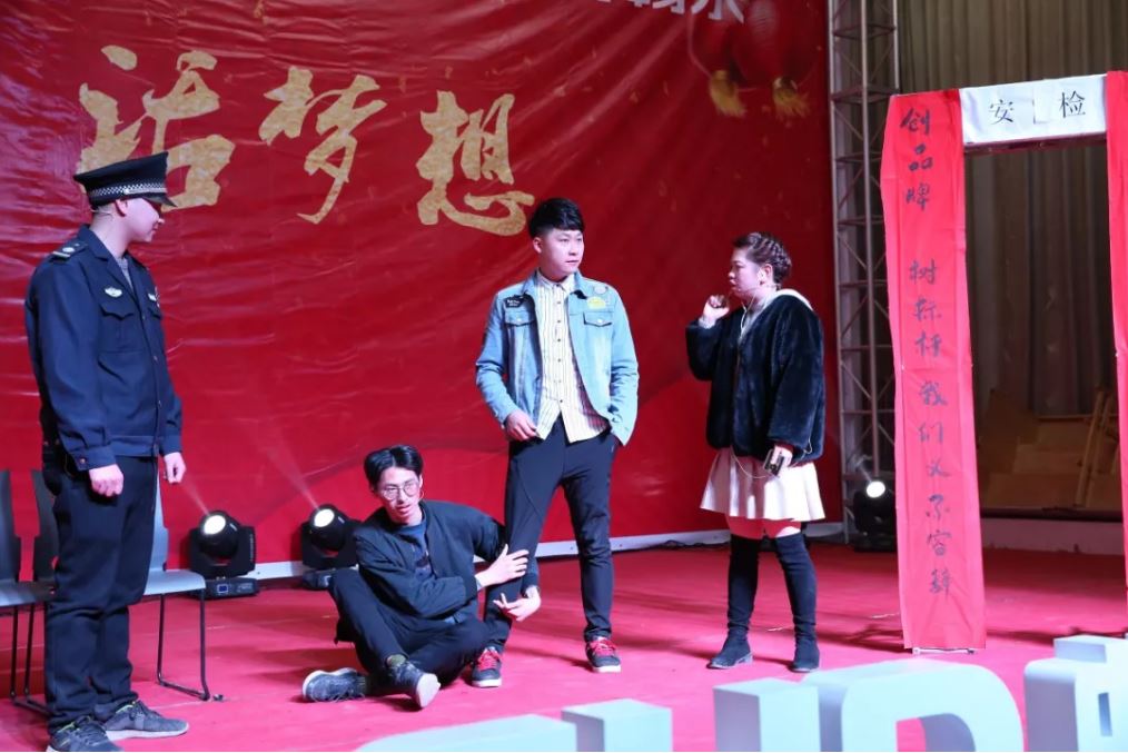 高端拉床,專(zhuān)用機(jī)床,內(nèi)拉床,外拉床,數(shù)控機(jī)床,自動(dòng)化生產(chǎn)線,工業(yè)機(jī)器人,拉床,拉刀,自動(dòng)化